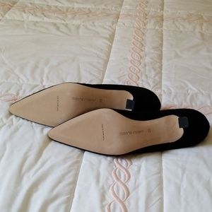 Black suede manolo blahnik kitten heel pumps